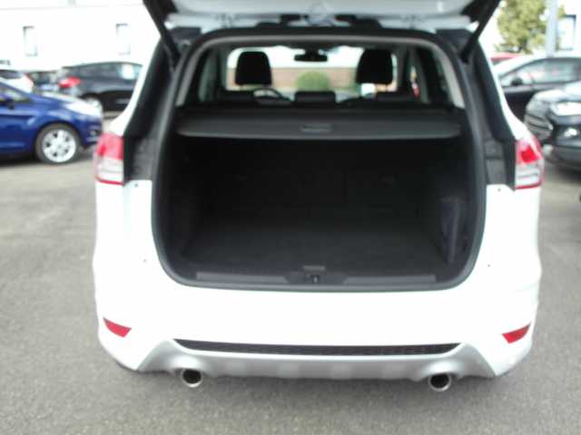 Ford Kuga 1.6 EcoBoost 2x4 IDIVIDUAL BI-XENON STANDHEIZUNG AHK WINTER/STYLE-PAKET Euro 5