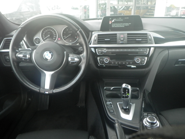 BMW 320 d A Touring (Navi Headup Klima Schiebedach)