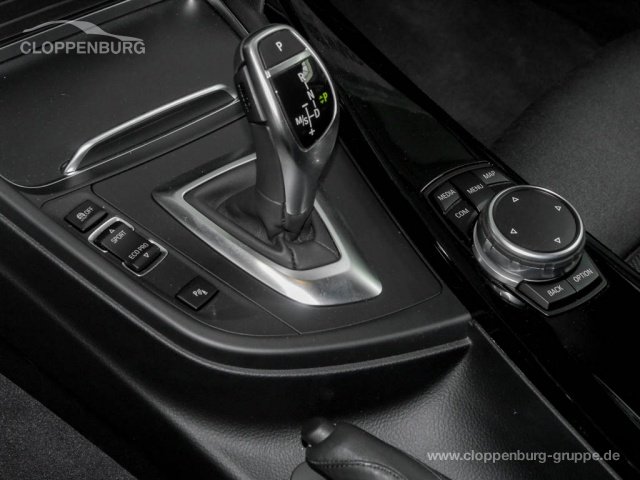BMW 320d xDrive Aut Sport Line LED NAVI PDC HIFI Klima