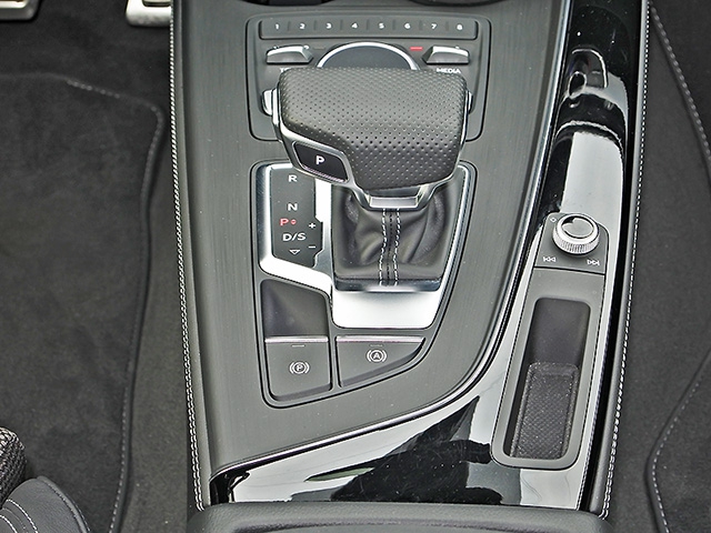 Audi A4 3.0 TDI quattro S tronic S line LED Navi Standheiz GRA LM PDC