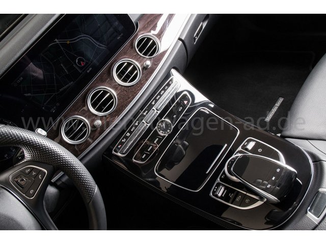 Mercedes-Benz E 220 d AVANTGARDE Leder schwarz WIDESCREEN Pano COMAND
