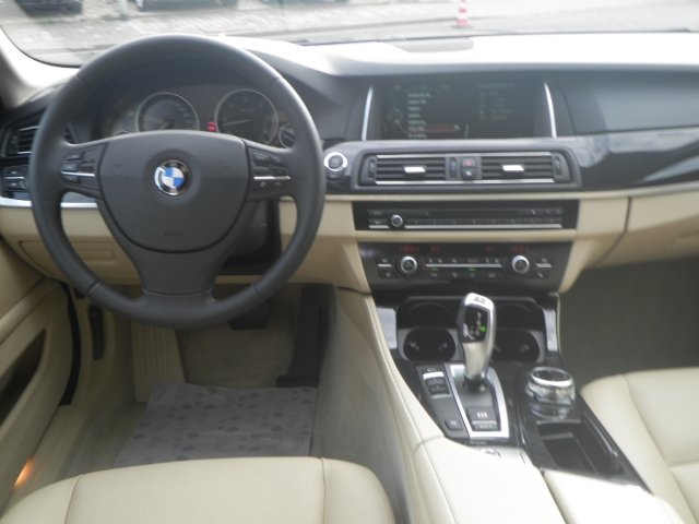 BMW 530 d A Touring (Navi Klima Xenon PDC ALU)