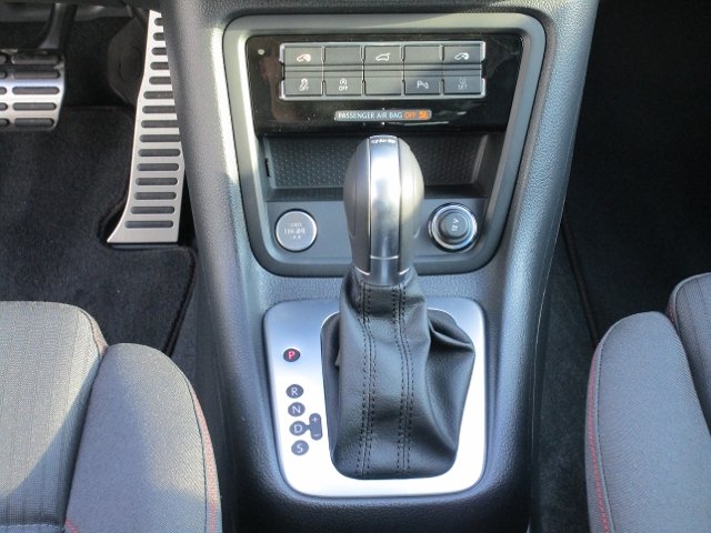 VW Sharan SOUND 2,0 TDI SCR DSG 7-Sitzer KLIMA XENON NAVI ALU