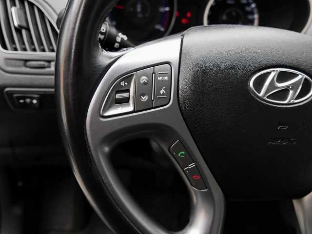 Hyundai ix35 1.7 CRDi 2WD FIFA World Cup Edt. SILVER AHK Klima-AT Teilleder PDC