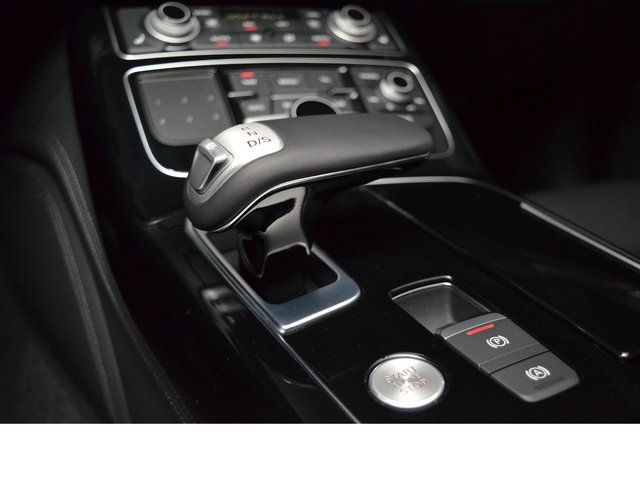Audi A8 3.0 TDI DPF quattro tiptronic