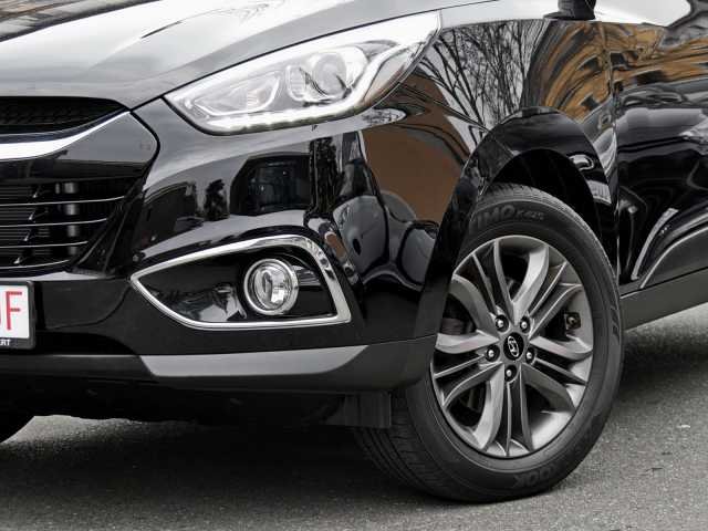 Hyundai ix35 1.7 CRDi 2WD FIFA World Cup Edt. SILVER AHK Klima-AT Teilleder PDC