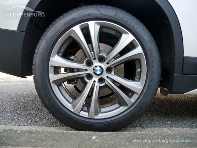 BMW X1 XDrive 20D Sport Line AHK Kamera LED HUD Navi