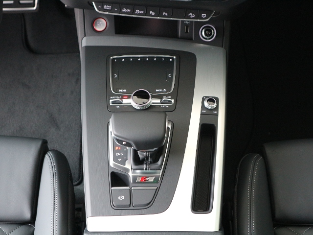 Audi SQ5 3.0 TFSI quattro 260(354) kW(PS) tiptronic 8-stufig KLIMA LED XENON NAVI LEDER ALU